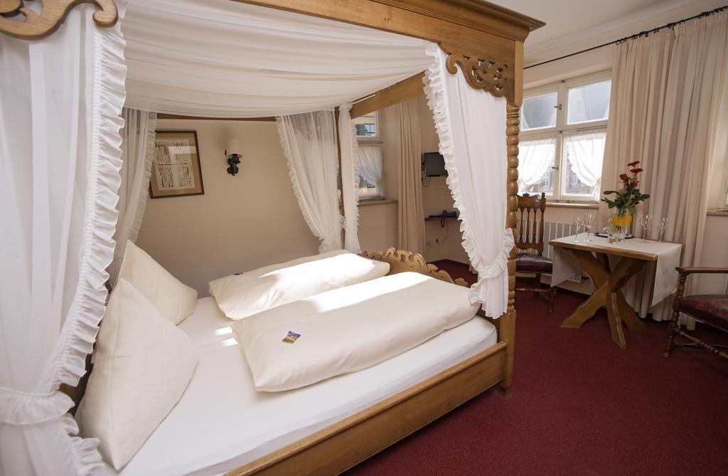 Hotel Eisenkrug دينكلسبهل المظهر الخارجي الصورة