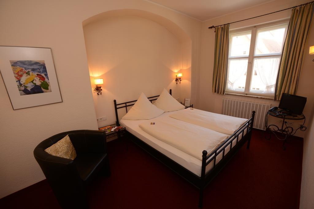 Hotel Eisenkrug دينكلسبهل المظهر الخارجي الصورة