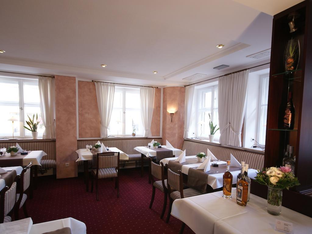 Hotel Eisenkrug دينكلسبهل المظهر الخارجي الصورة